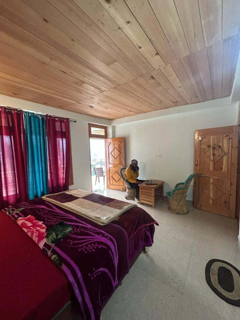 New Brahma Cafe Guest House Kalgha Room photo